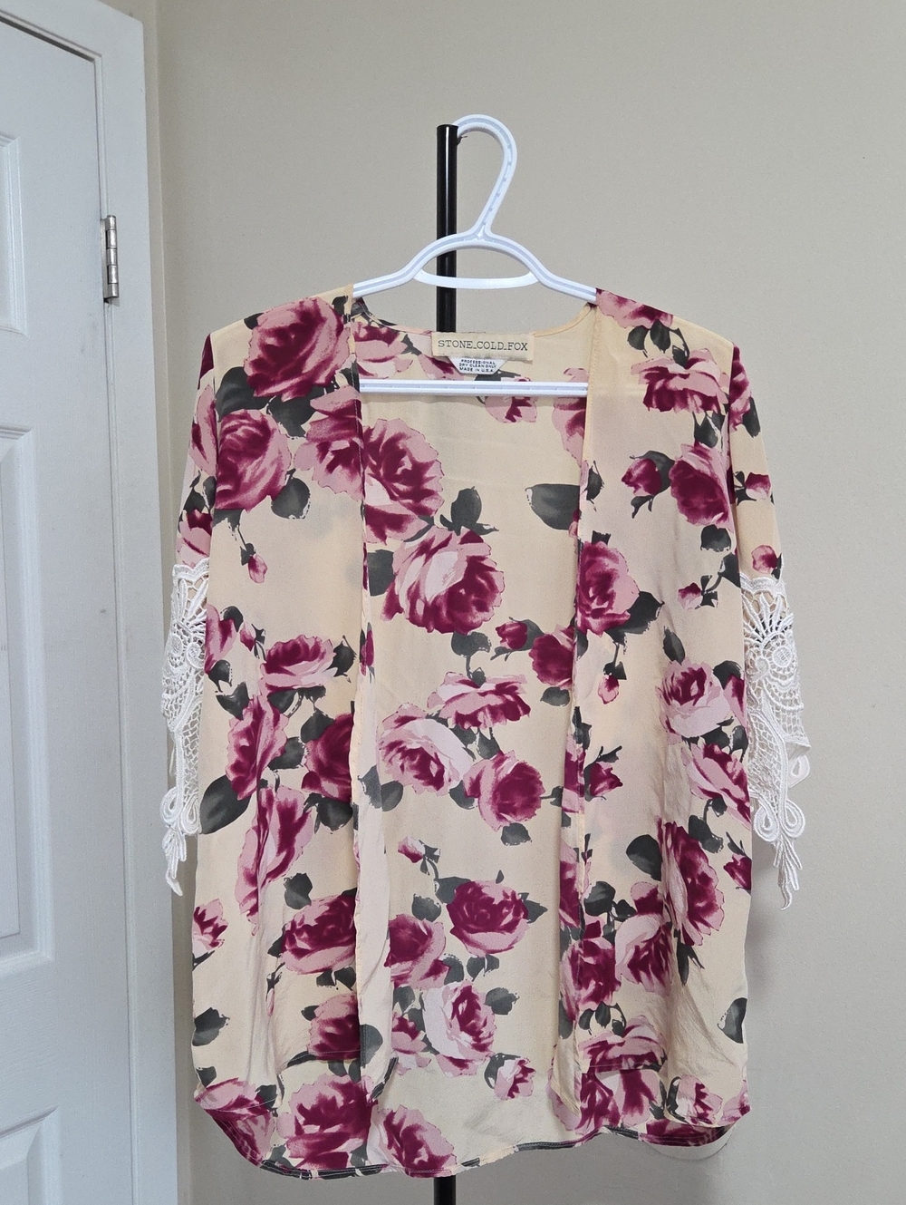 Vintage Stone Cold Fox 100% Silk Cream Floral Kimono with Lace Trim